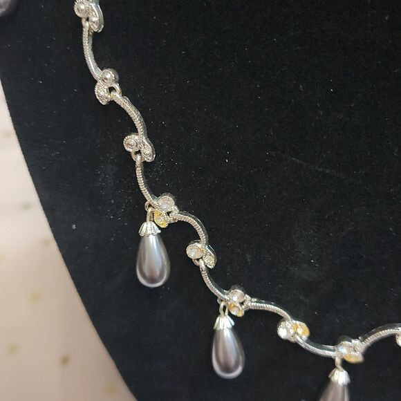 Fashion Jewelry with Metallic Teardrop Stones necklace and earrings set - Picture 5 of 5